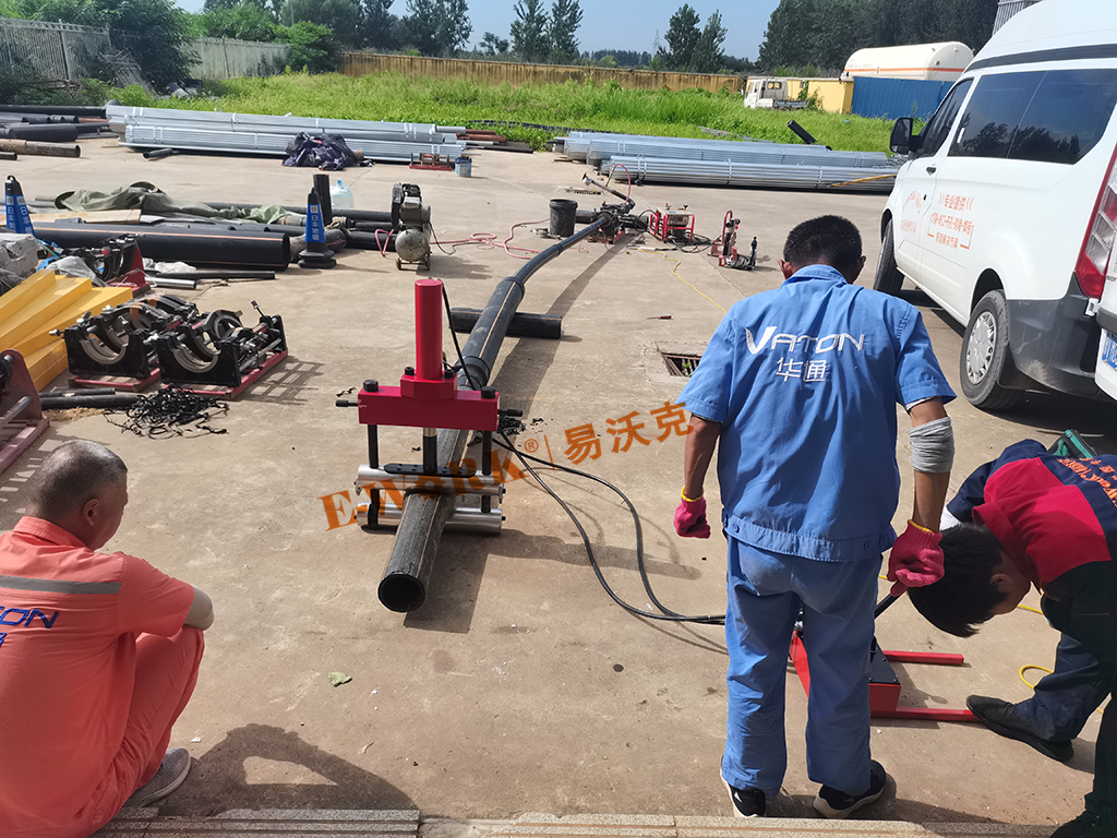 易沃克液壓式PE管封堵器安徽蕭縣華通燃氣管道搶修現場